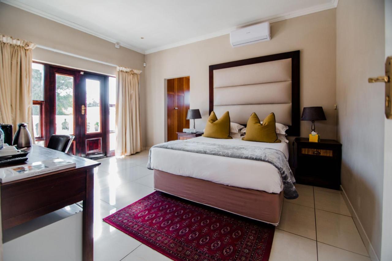 The Capital Guest House Габороне Экстерьер фото