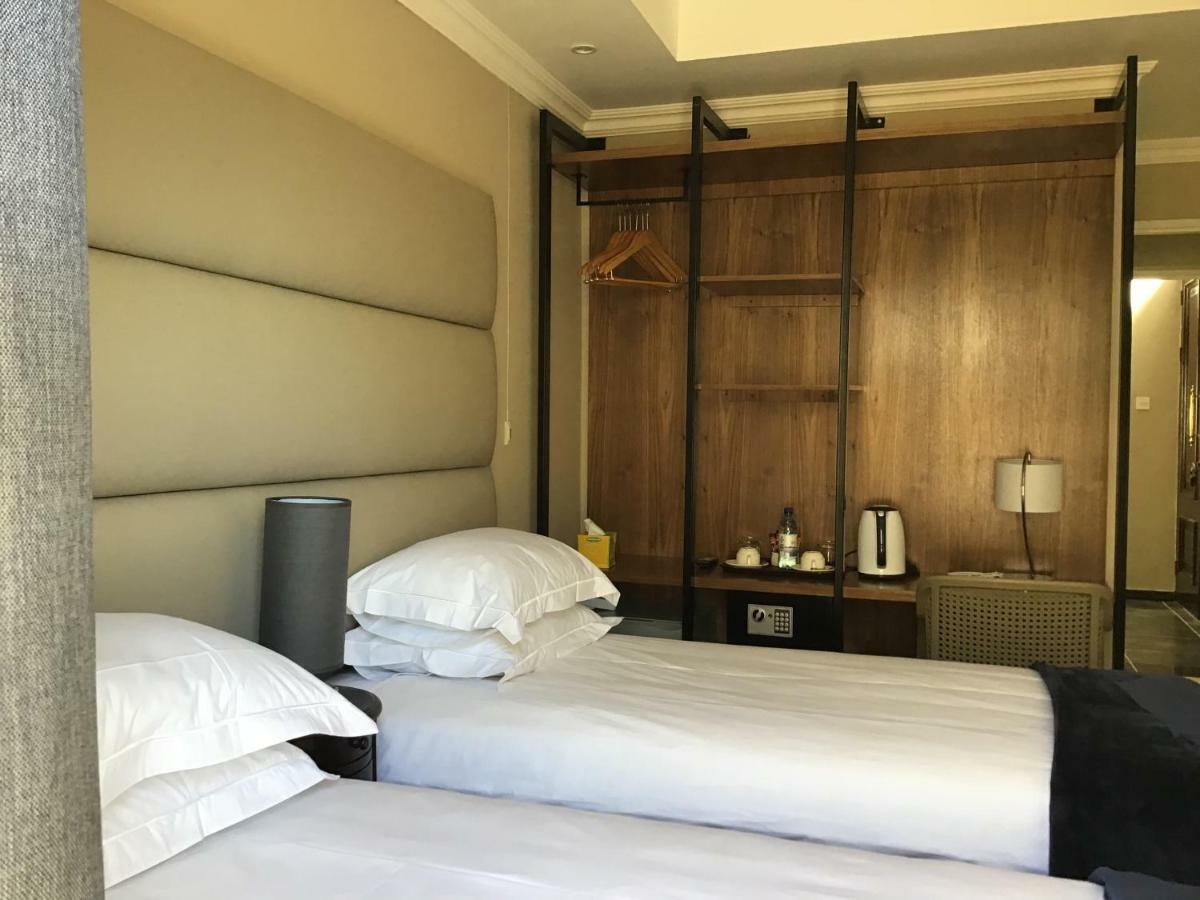 The Capital Guest House Габороне Экстерьер фото
