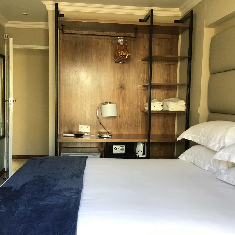 The Capital Guest House Габороне Экстерьер фото
