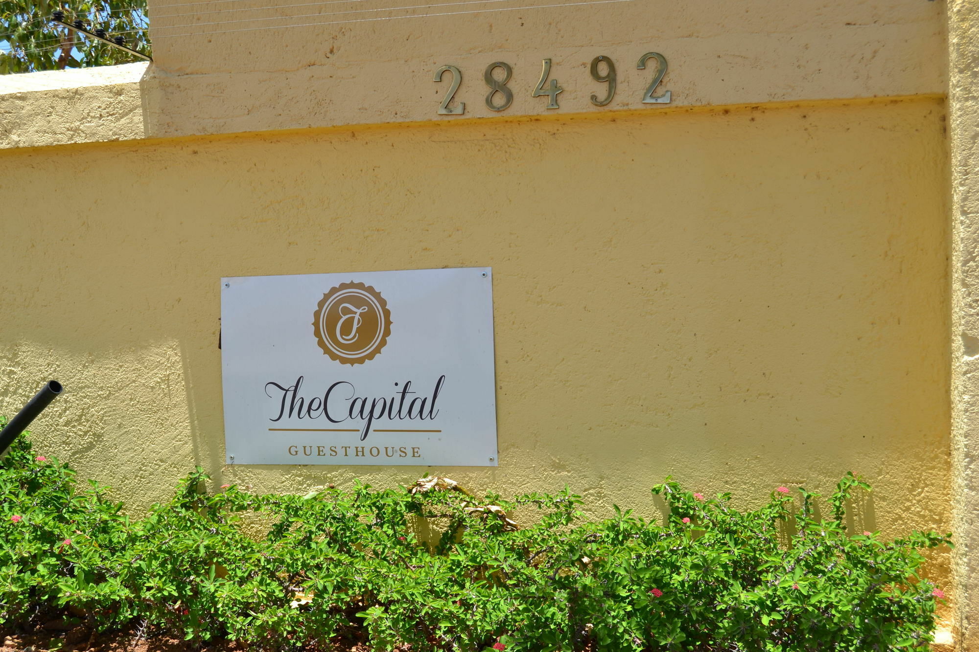 The Capital Guest House Габороне Экстерьер фото