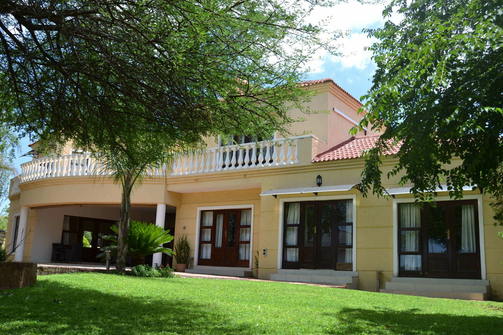 The Capital Guest House Габороне Экстерьер фото