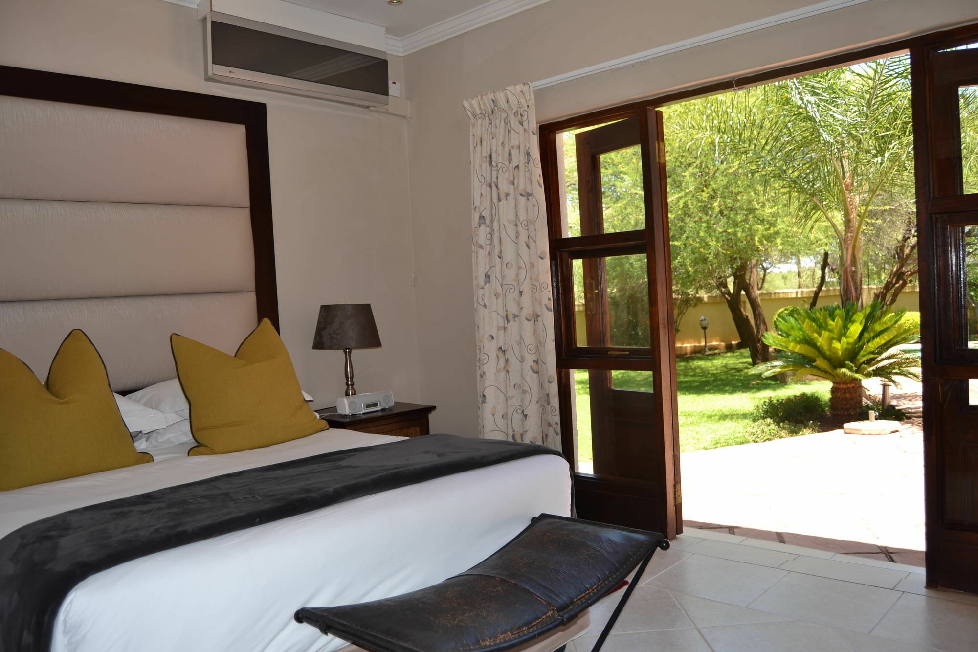 The Capital Guest House Габороне Экстерьер фото