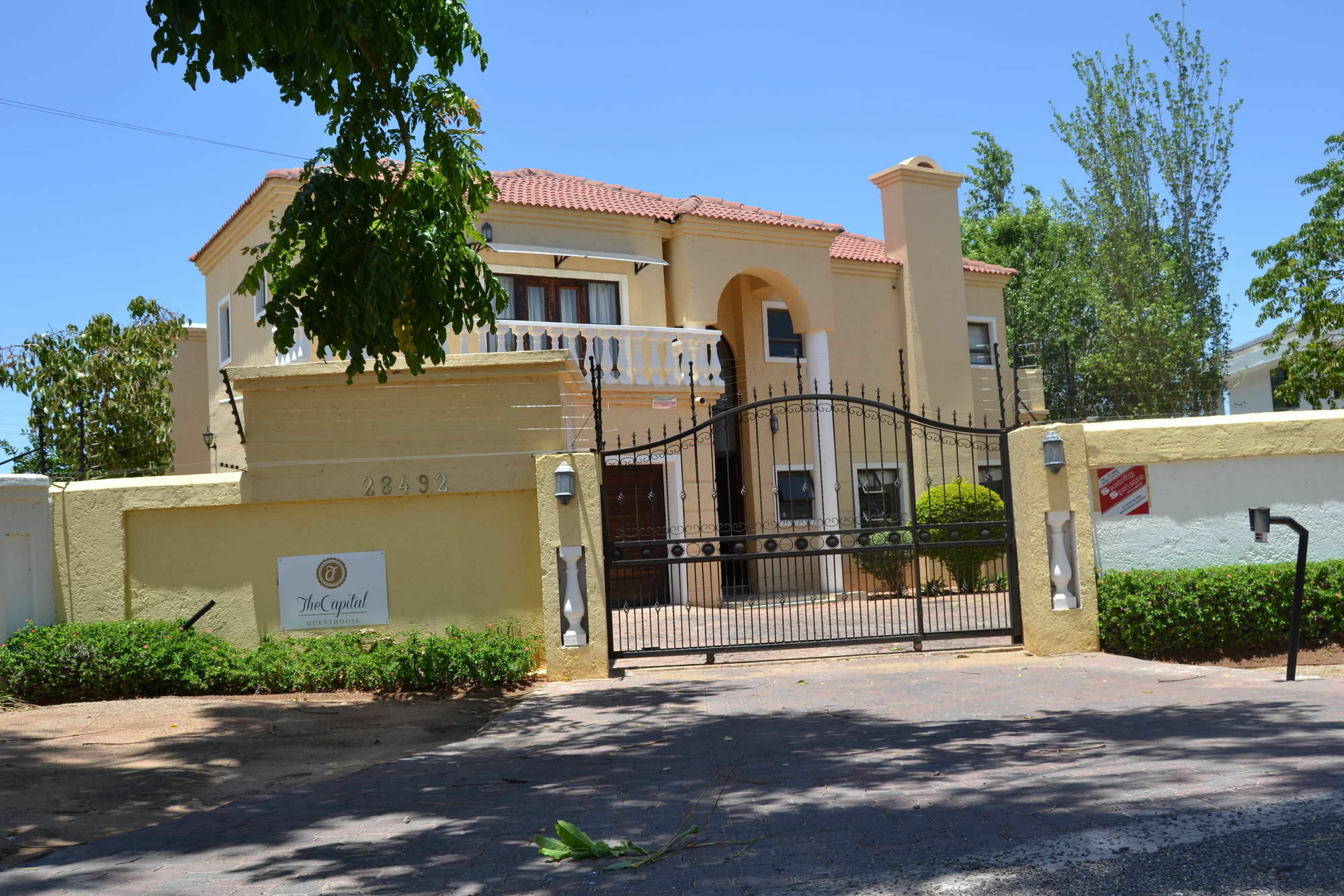 The Capital Guest House Габороне Экстерьер фото